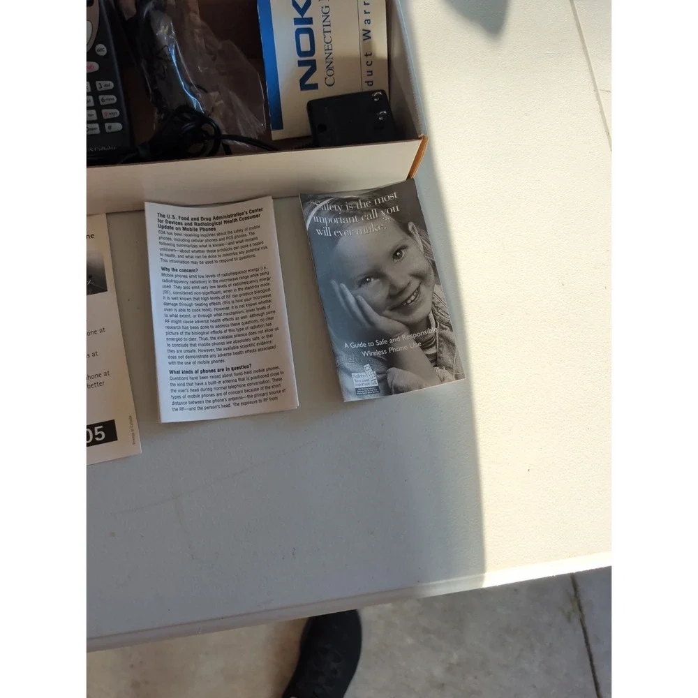 Nokia 5165 - Cellular Phone With Accessories and original Box US Cellular